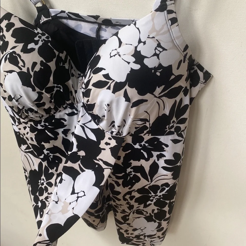 Floral black white & cream Tankini with underwire built in bra‎ support, Size XL
